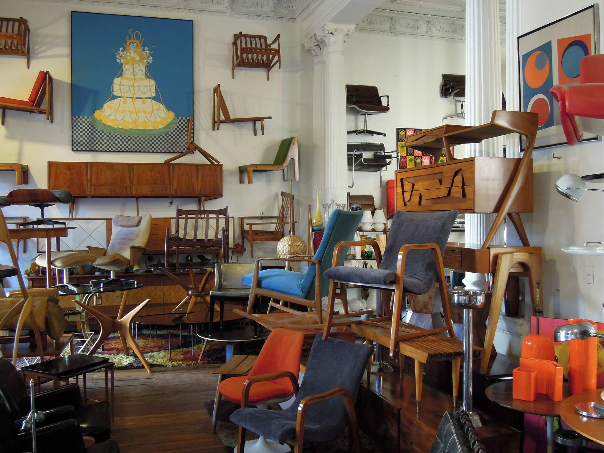 Un magasin de meubles «mid century modern»