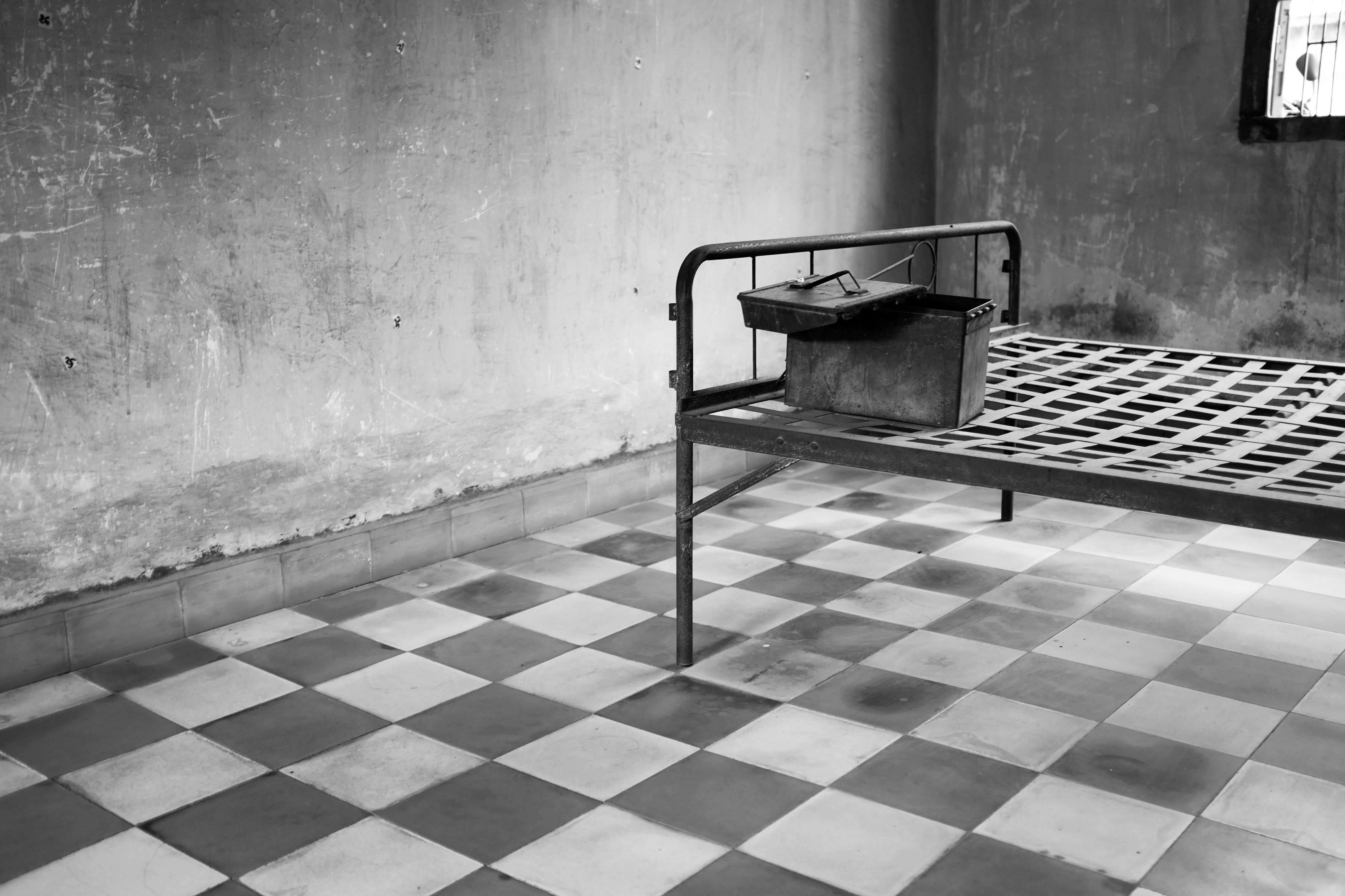 . Cellule d’interrogatoire I, bâtiment A, 
Musée du génocide de Tuol Sleng (S-21), Phnom Penh.