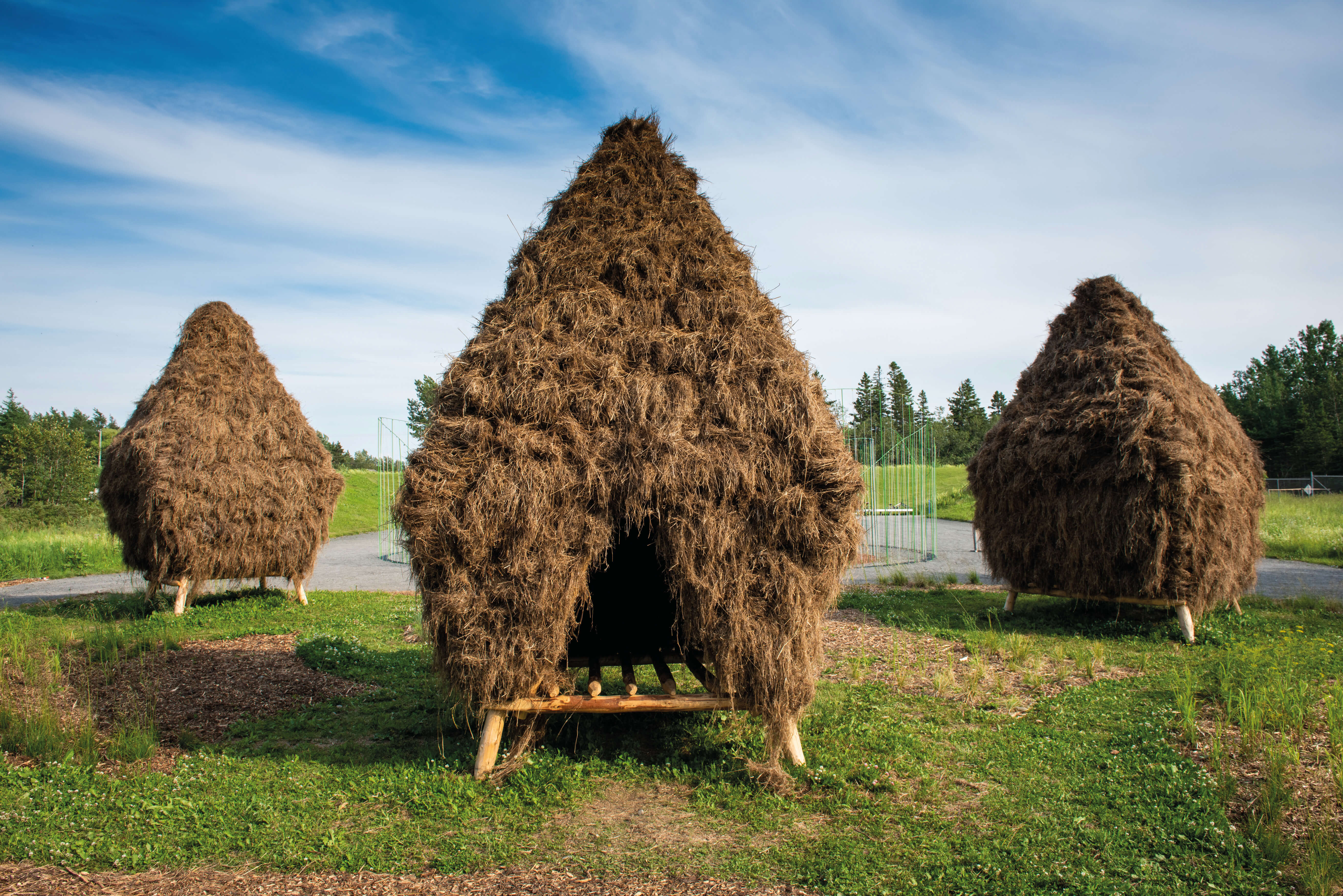 La fibre de lin brute de la coopérative Innolin, revalorisée dans l’installation Hässja, lors d’une exposition aux Jardins de Métis.
